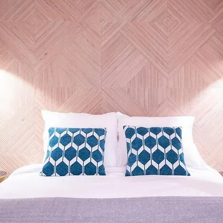 Chic & Fully-equipped In Le Marais Párizs
