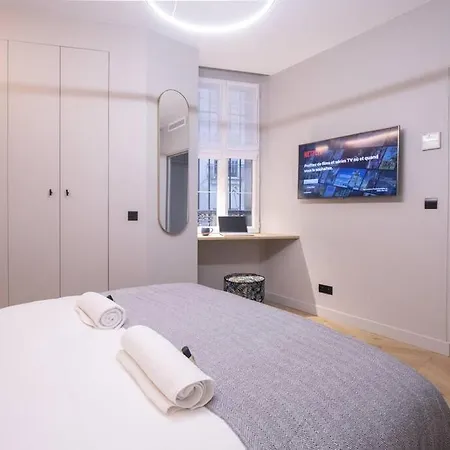 Chic & Fully-equipped In Le Marais