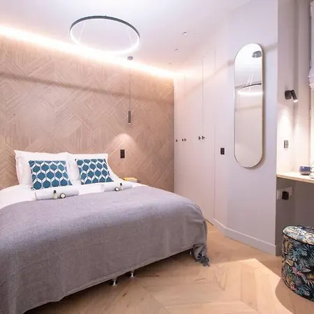 Chic & Fully-equipped In Le Marais 파리